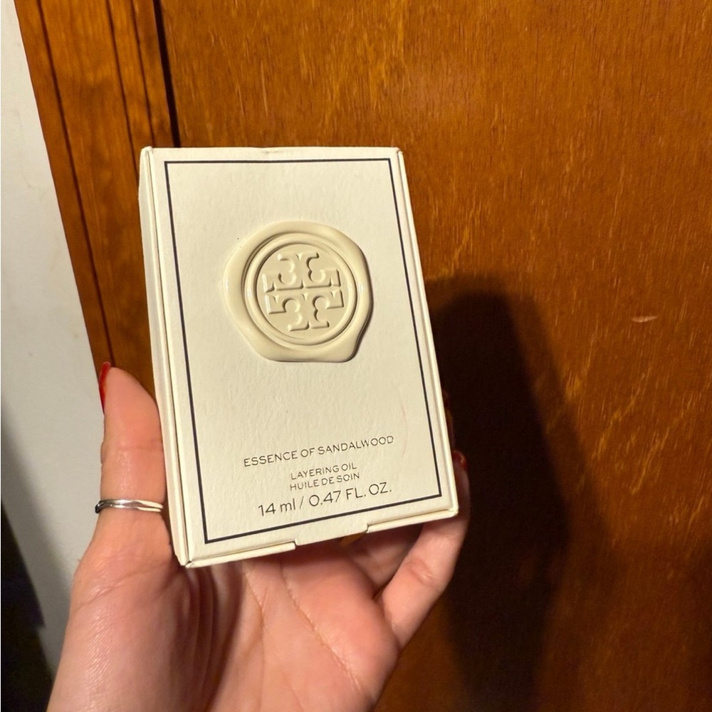 Tory Burch Essence of Sandalwood Layering Oil - Picture 2 of 4